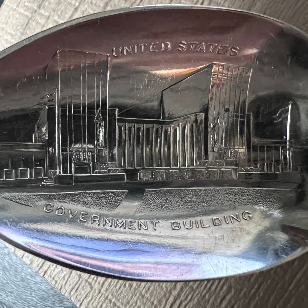 🇺🇸1939 New York World's Fair. 
Silver Plated Souvenir Spoon